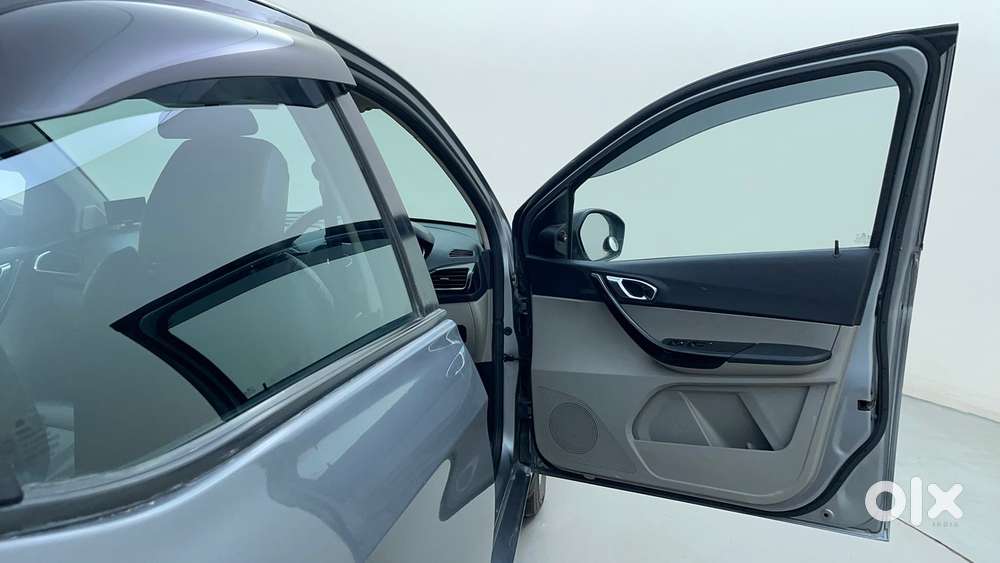 Tata Tiago Xza, 2018, Petrol