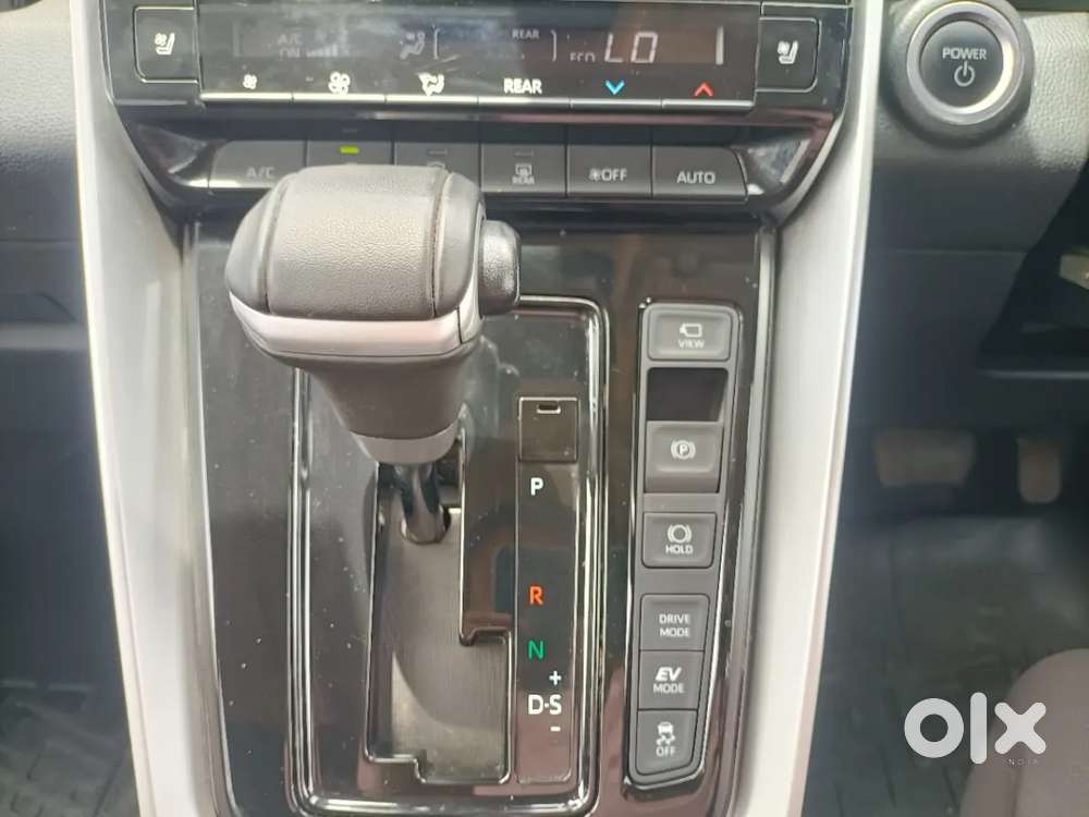 Toyota Innova Hycross 2.0 Zx (o) Hybrid 7 Str, 2024, Petrol