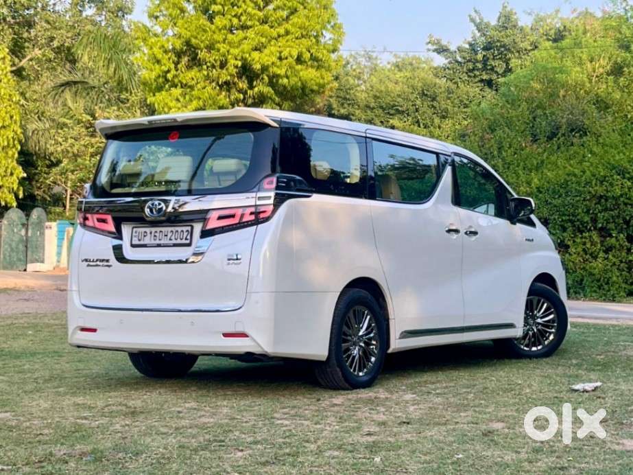 Toyota Vellfire 2.5 Executive Lounge, 2022, Petrol