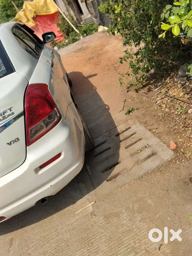 Maruti Suzuki Swift Dzire 2010 Petrol 79563 Km Driven
