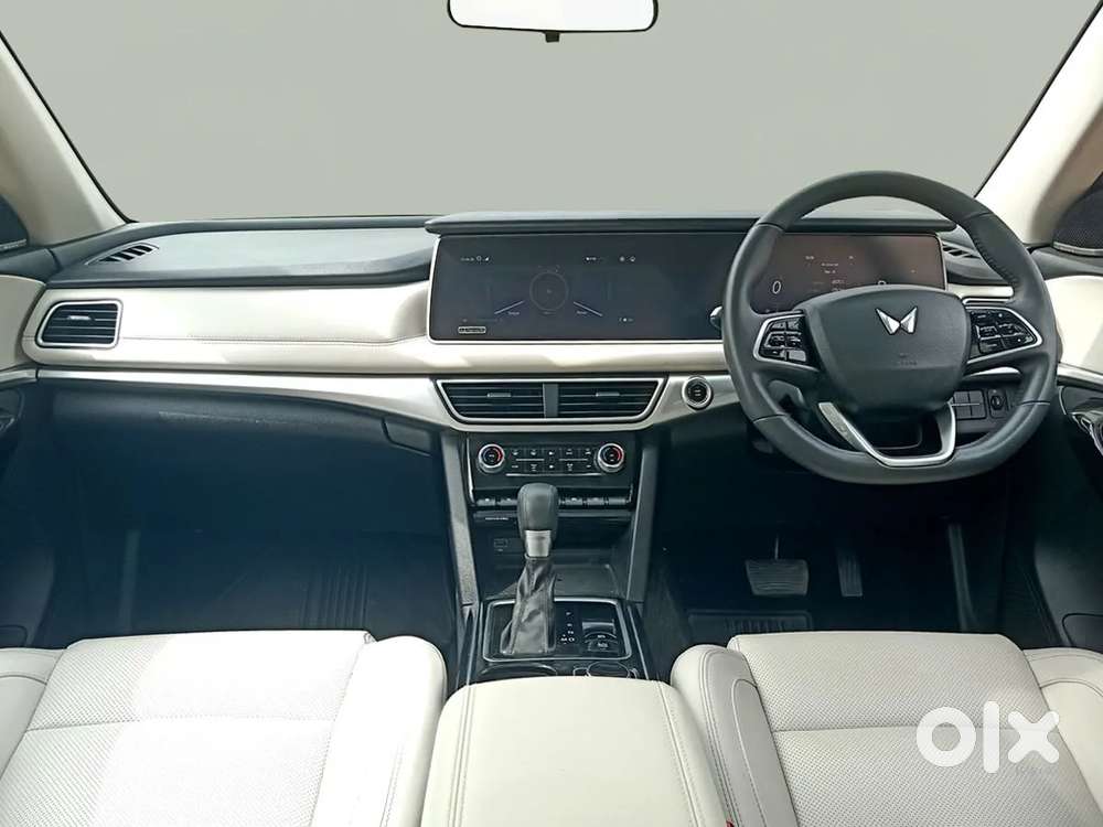 Mahindra Xuv700 Ax7 Luxury Pack Awd, 2023, Petrol