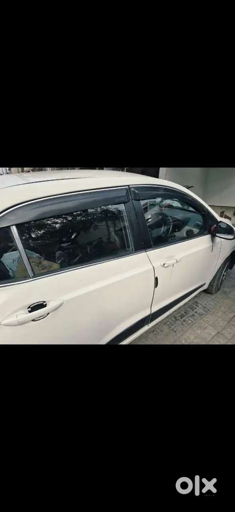 Hyundai Xcent Base 2016