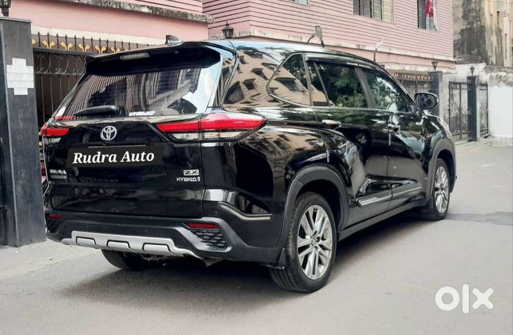 Toyota Innova Hycross 2.0 Zx Hybrid 7 Str, 2023, Petrol