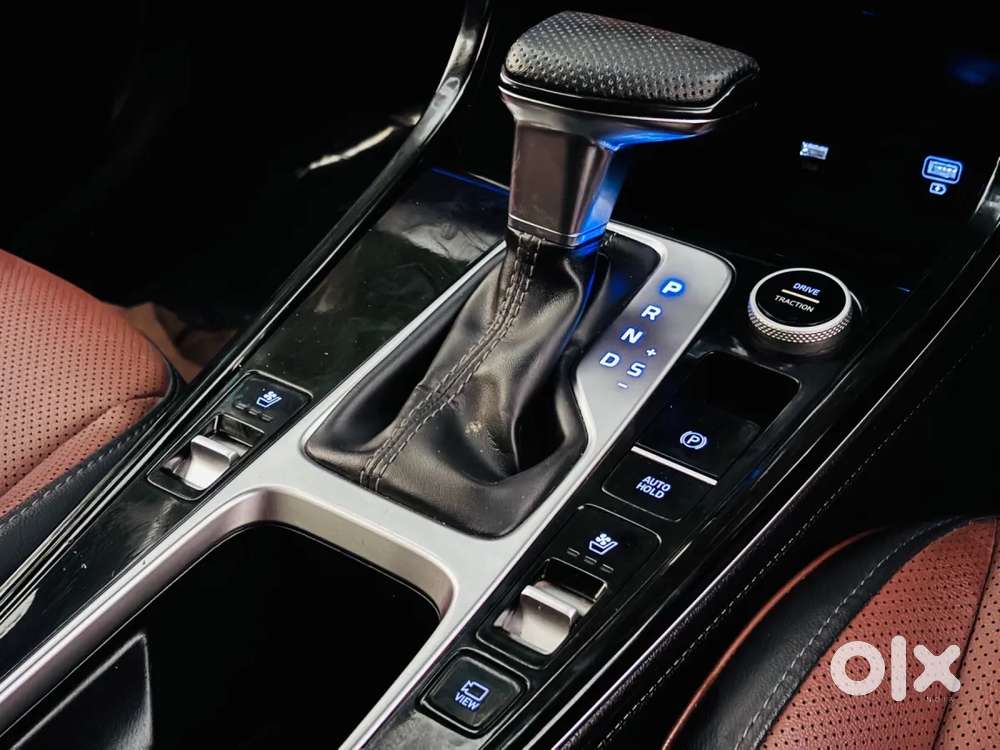 Hyundai Alcazar 2.0 Signature (o) Petrol At 6 Str, 2022, Petrol