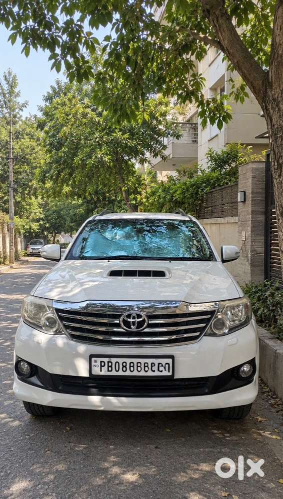 Well Maintaied Toyota Fortuner Diesel 2012 With Two Digit Vip Number