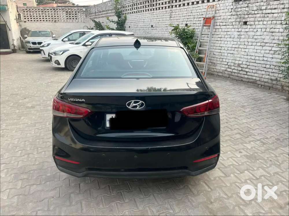 Hyundai Verna With Alloy Wheels,ambience Light