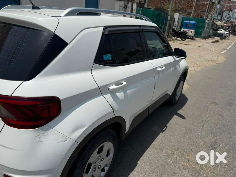 Hyundai Venue 2021 Petrol 49400 Km Driven