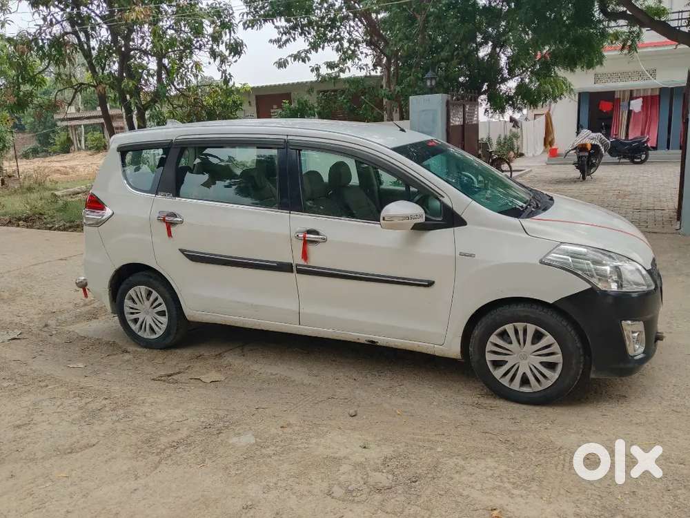Ertiga Car Me Bech Raha Hu