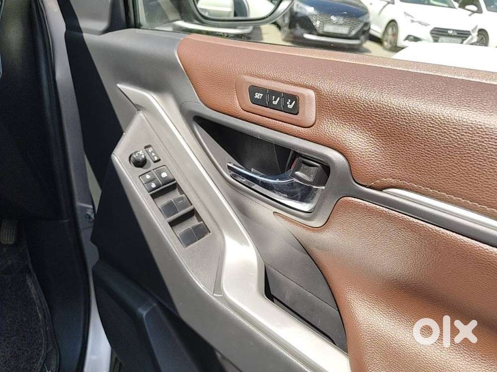 Toyota Innova Hycross 2.0 Zx (o) Hybrid 7 Str, 2023, Petrol