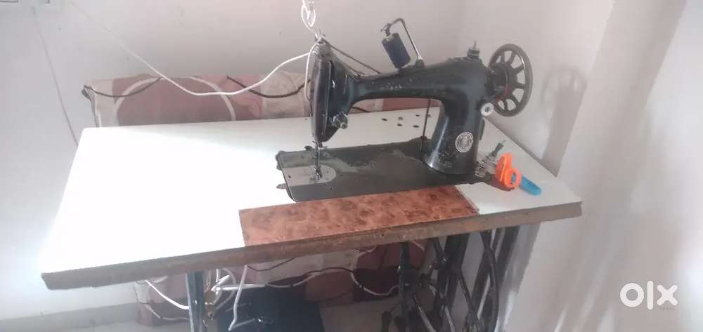 કપડાં માટે સિવણ મસીન