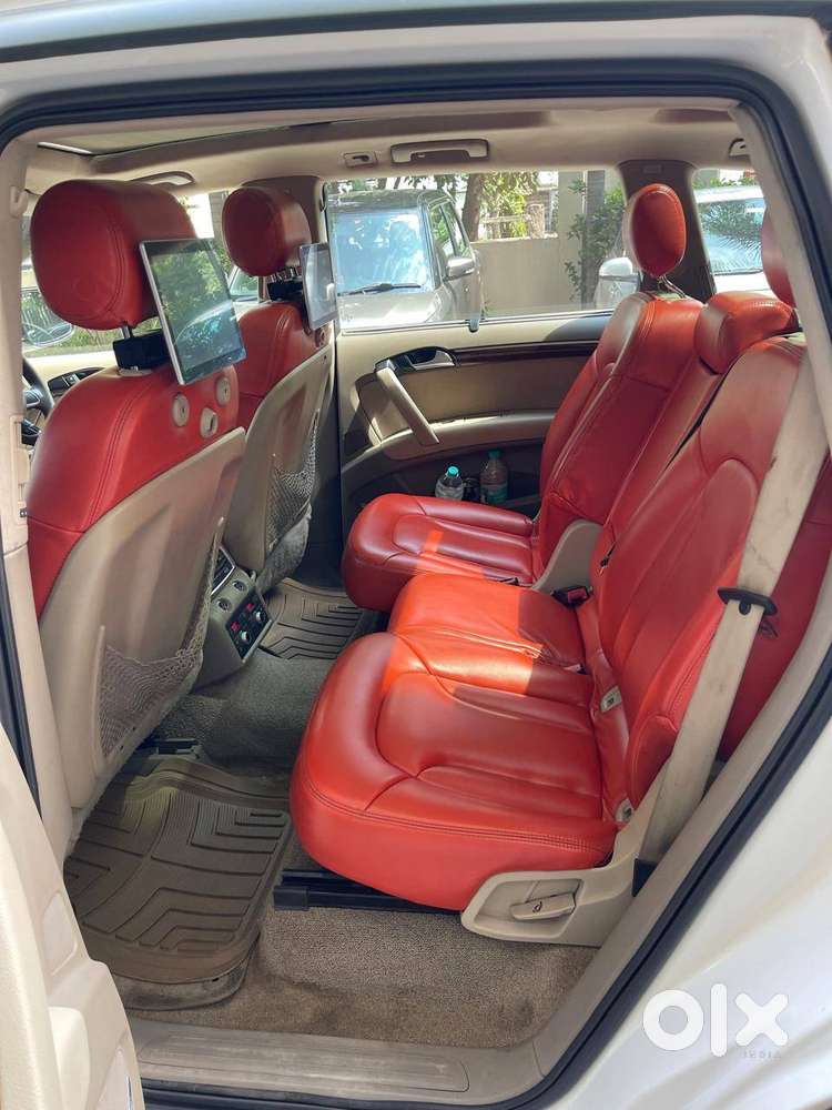 Premium Luxury Suv Available In A Stunning Forest Green Colour.