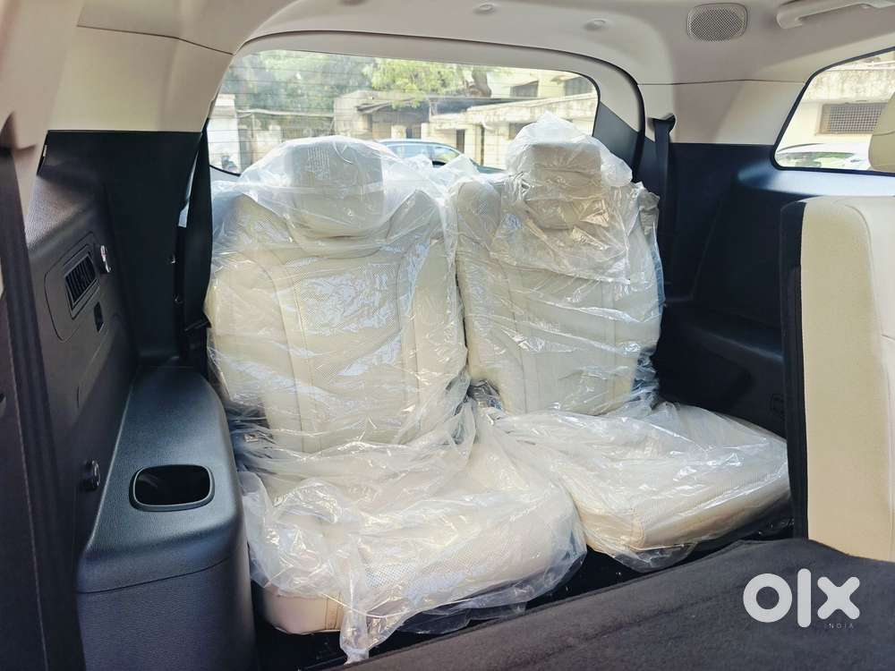 Mahindra Xuv700 2.2 Ax 7 Diesel Mt Luxury Pack Str, 2025, Diesel