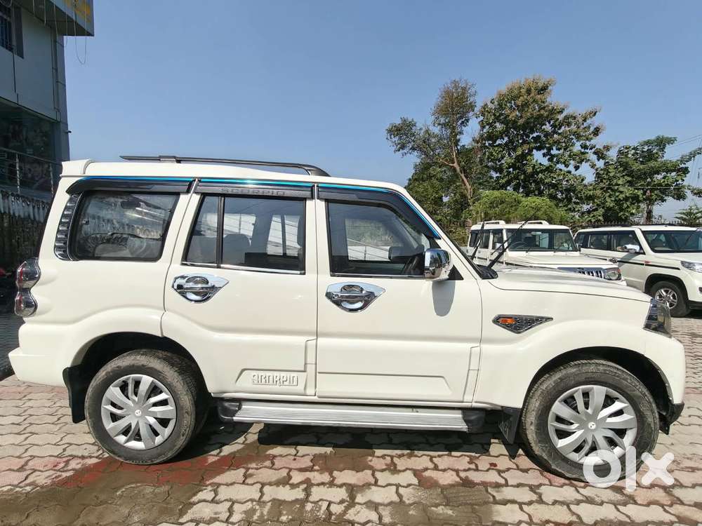 Mahindra Scorpio S4 9 Seater, 2015