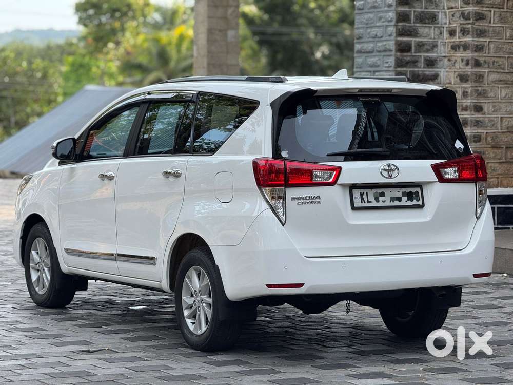 Toyota Innova Crysta 2.4 G Mt 8s, 2023, Diesel