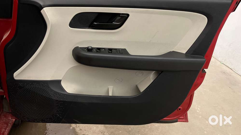 Tata Altroz 1.2 Xt, 2022, Petrol