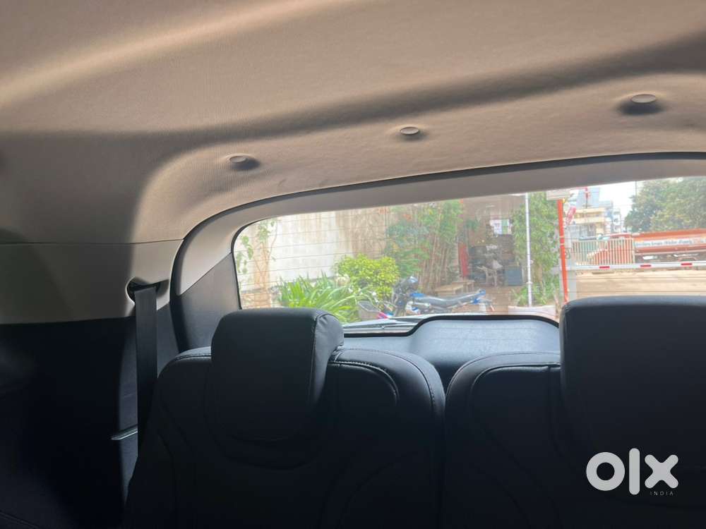 2025 Mahindra Xuv700 Ax5 7seater. Well Maintained. Only 4000kms Driven