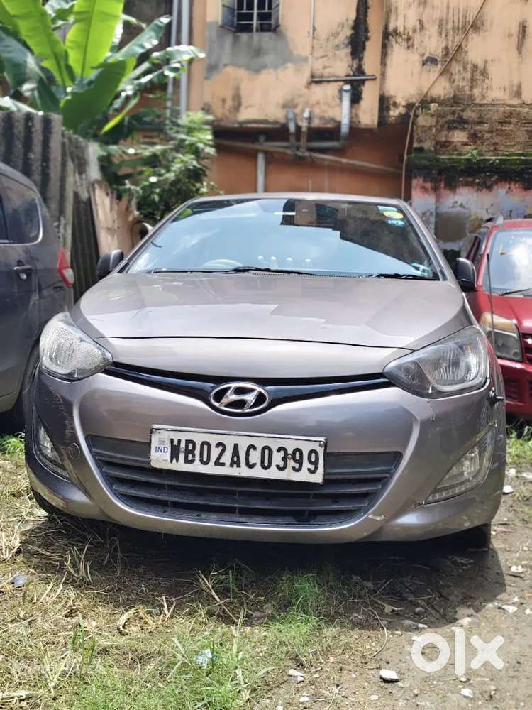 Hyundai I20 2013 Petrol Well Maintained And 30,000 Km Driven