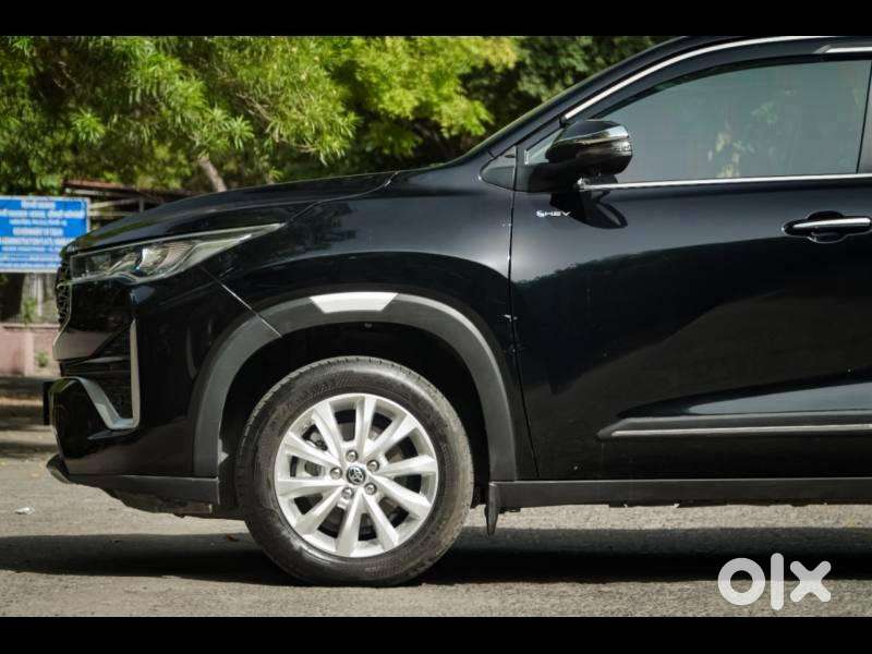 Toyota Innova Hycross 2.0 Vx (o) Hybrid 8 Str, 2025, Petrol