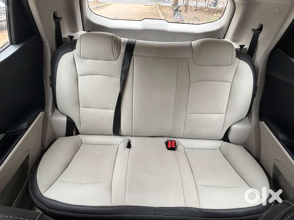 Mahindra Xuv300 1.2 W6 Amt Petrol, 2023, Petrol