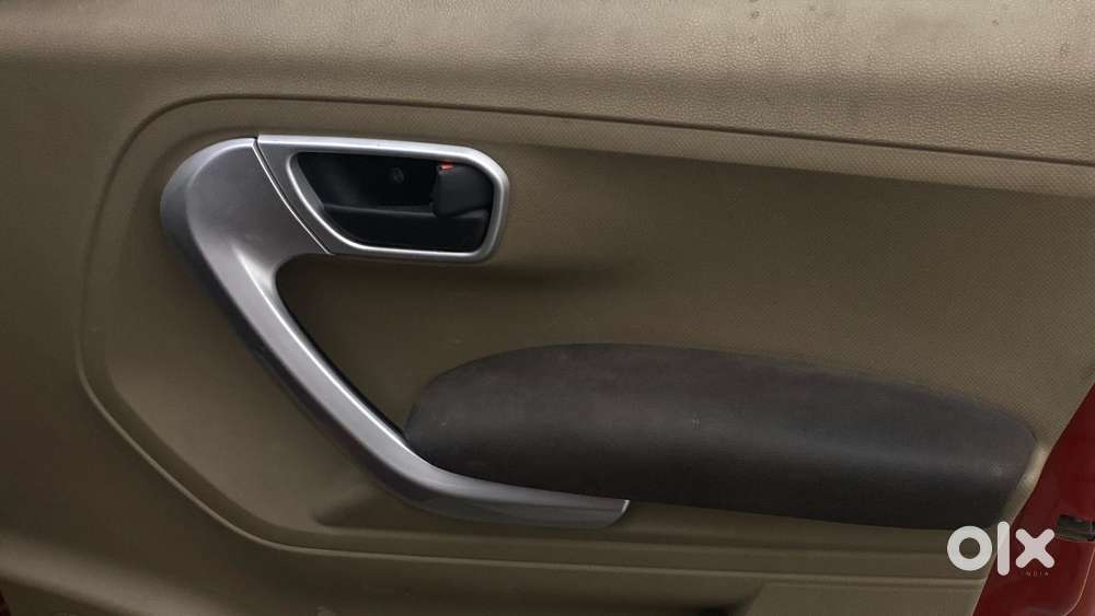 Mahindra Tuv 300 T8 Amt, 2016, Diesel