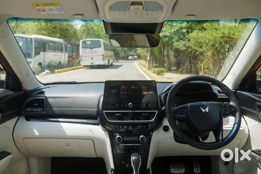 Mahindra Xuv 3xo Ax7l 1.2 Petrol At (pg), 2026, Petrol