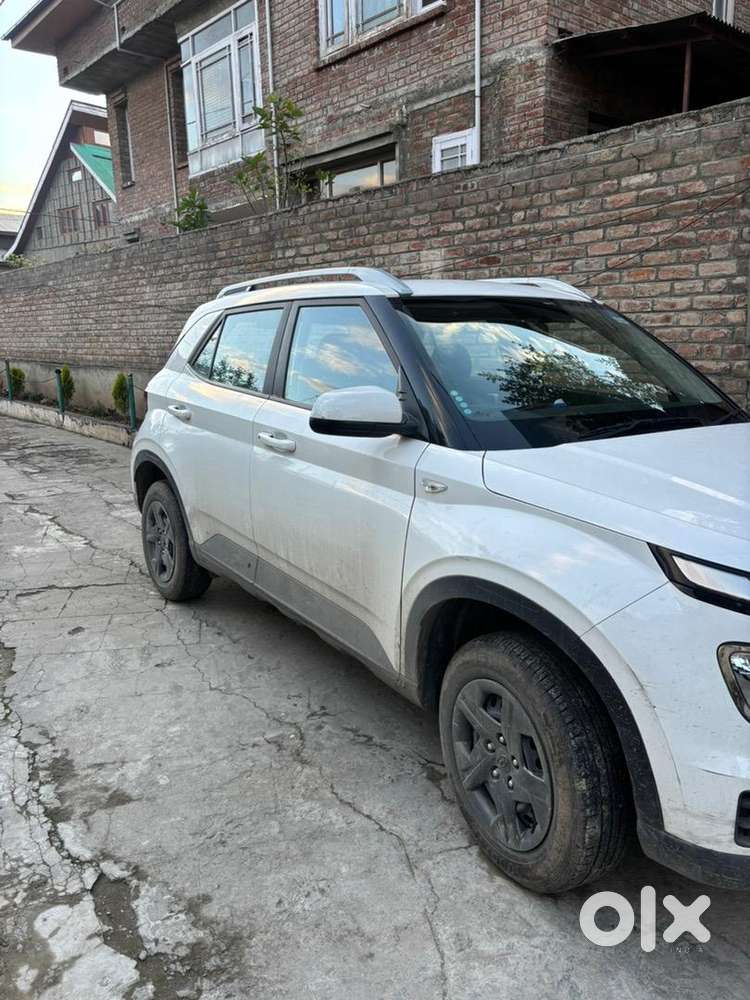 Hyundai Venue 2024 Petrol Good Condition