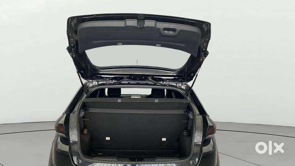 Tata Altroz 1.2 Xza Plus Dark Edition Dct, 2023, Petrol