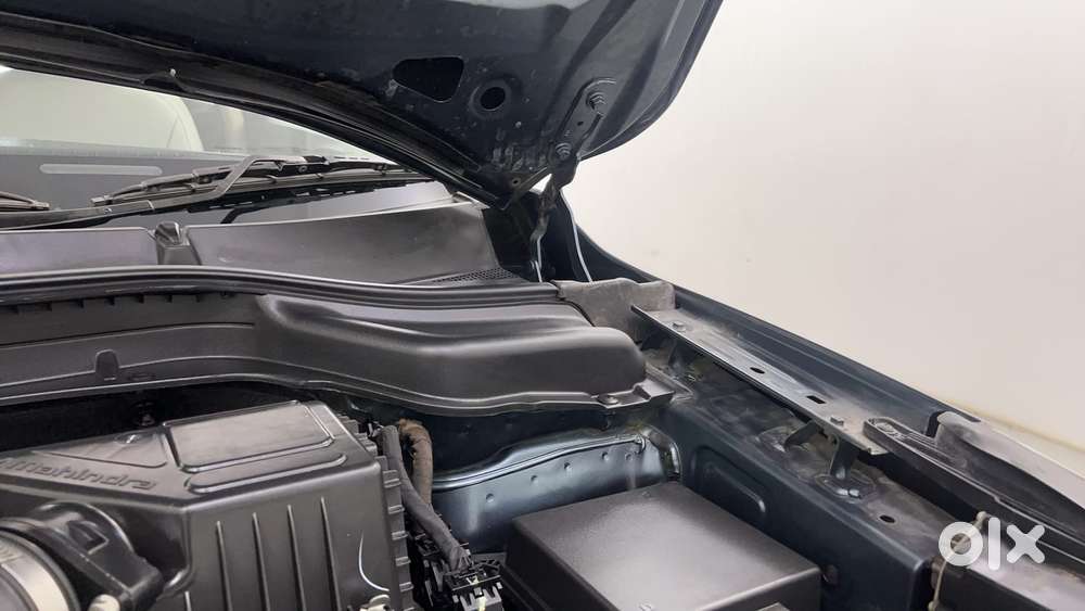 Mahindra Xuv300 1.2 W8 (o) Amt Petrol, 2022, Petrol