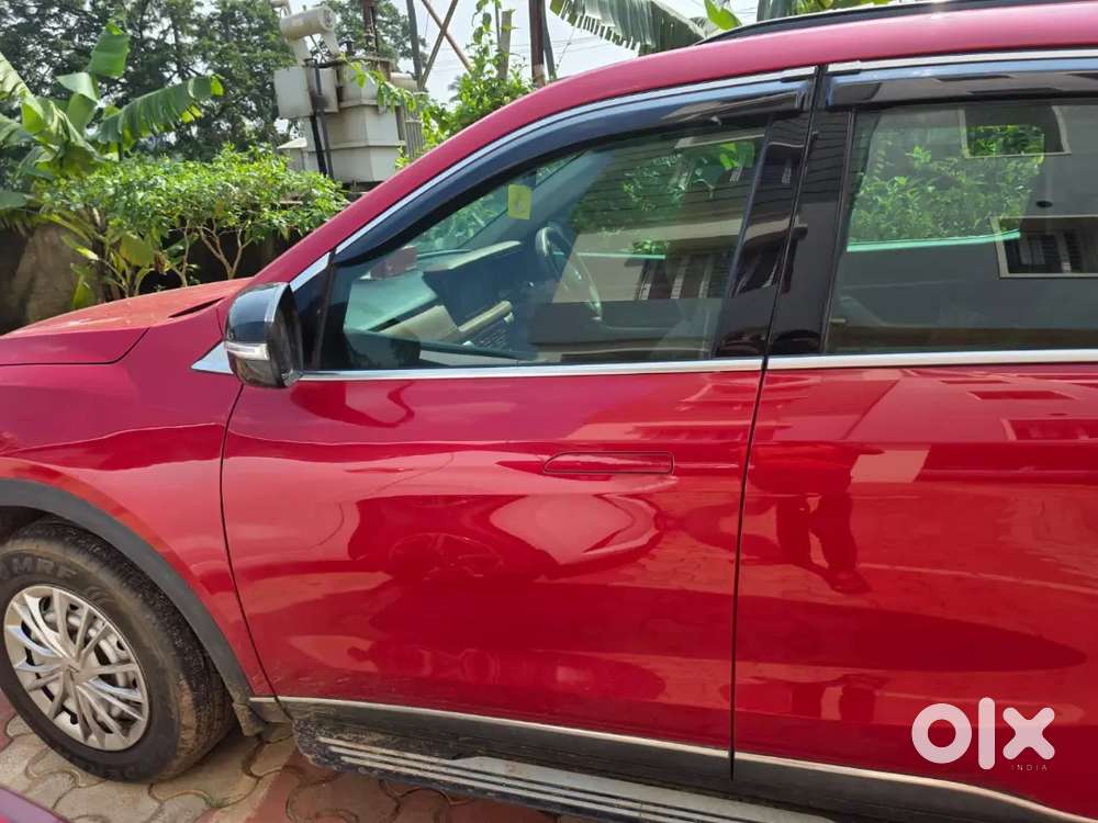 Mahindra Xuv700 Petrol Manual 2024 Variant