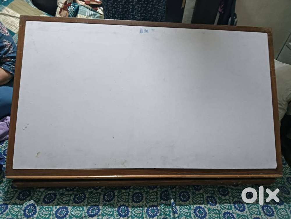 Drawing table - Other Household Items in Dahisar East, Mumbai - 1854256957