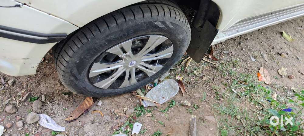 गाड़ी कंपलीट है मुझे अर्जेंट सेल करना है