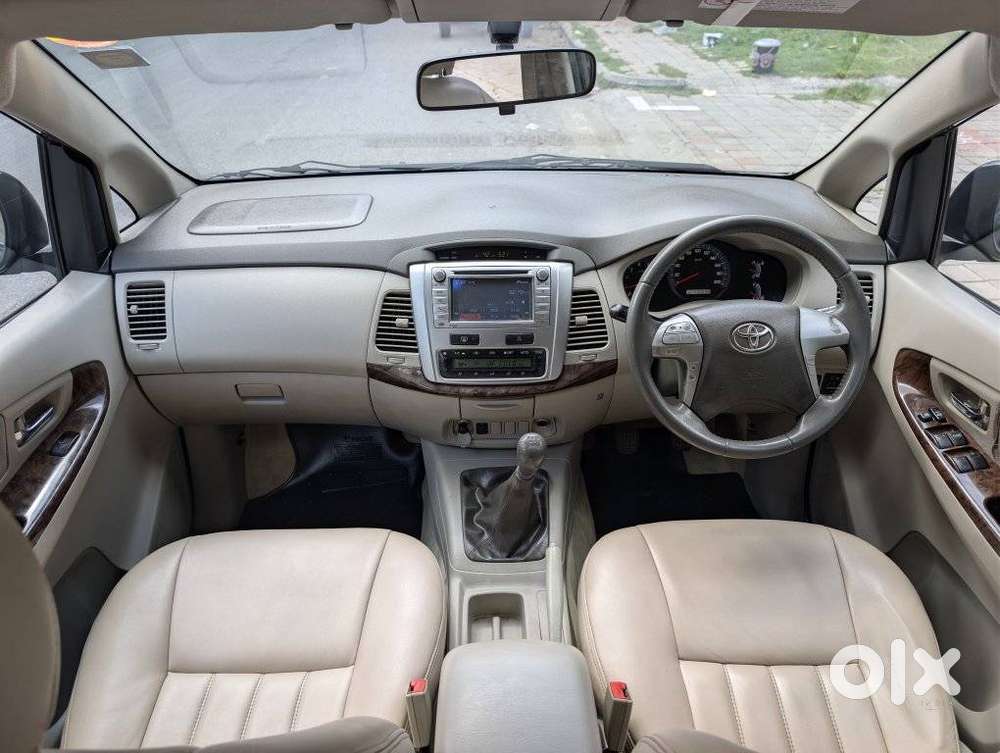 Toyota Innova 2.5 V 7 STR, 2013