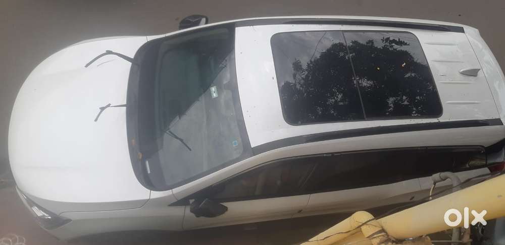 Mahindra Xuv700 2.0 Ax 5 Petrol Mt 7 Str, 2022, Petrol