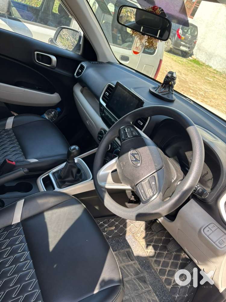 Hyundai Venue 2023 Petrol 19000 Km Driven