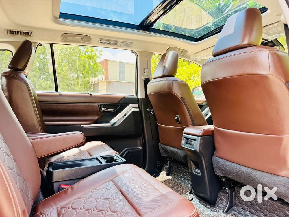Toyota Innova Hycross 2.0 Zx (o) Hybrid 7 Str, 2025, Petrol