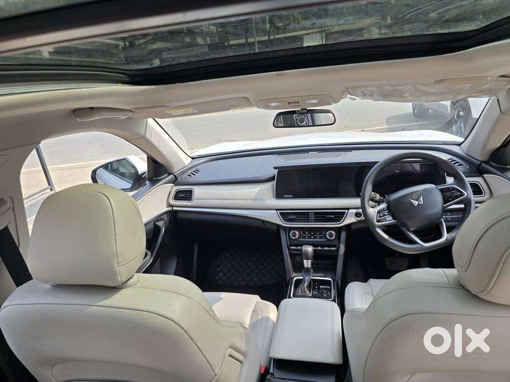 Mahindra Xuv700 2.0 Ax 7 Petrol At Luxury Pack Str, 2023, Petrol