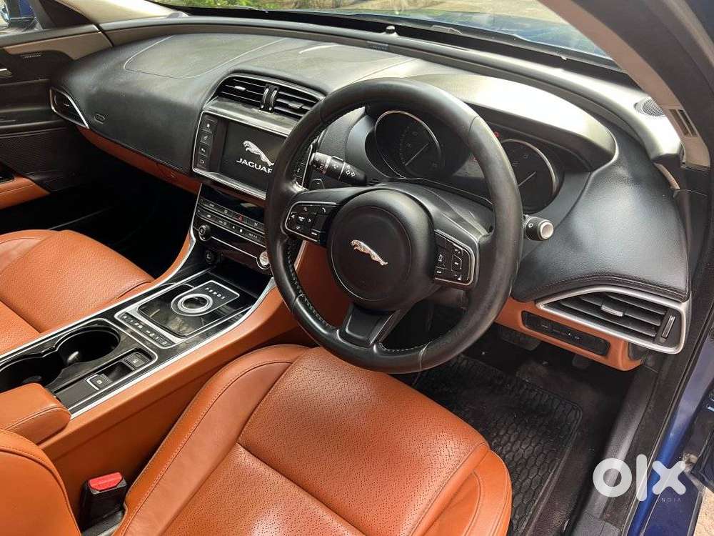 Jaguar Xe Portfolio, 2016, Petrol