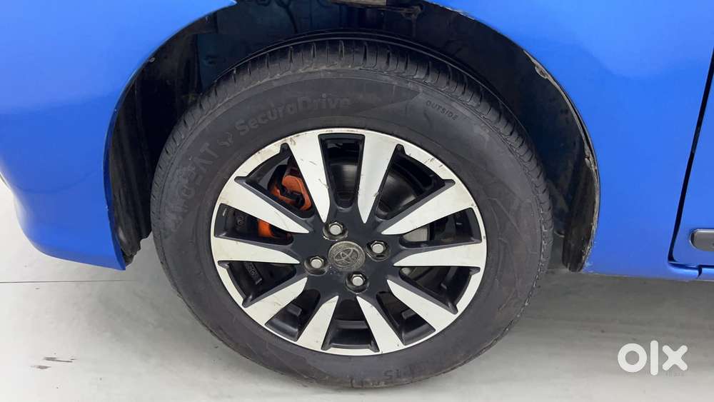 Toyota Etios Liva V Dual Tone, 2017, Petrol