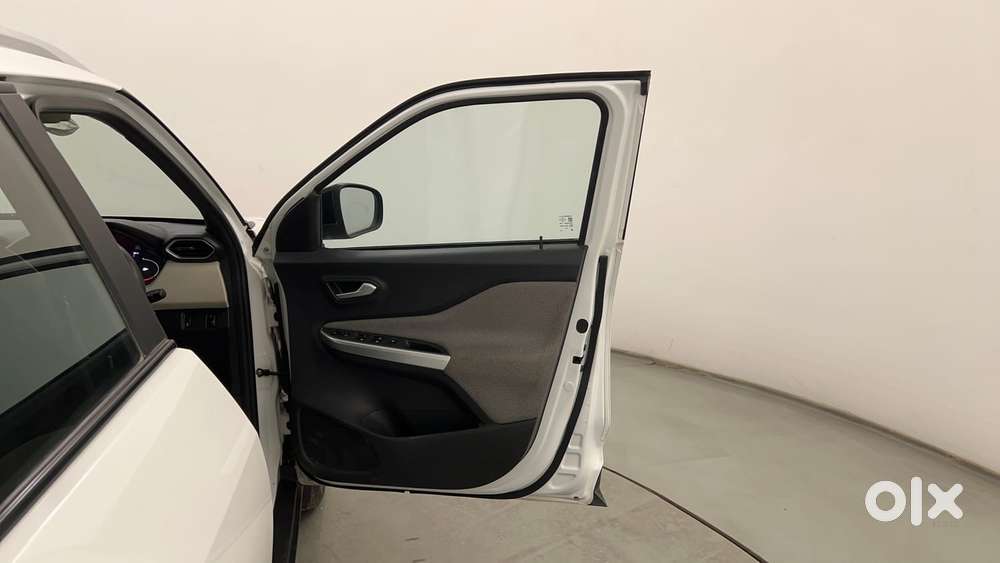 Nissan Magnite 1.0 Xv, 2023, Petrol
