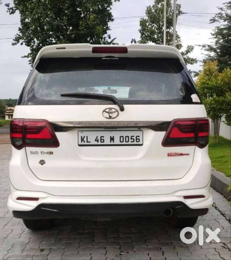 Toyota Fortuner 4x2 Manual 2015 June, Original Kerala - 1300000/-