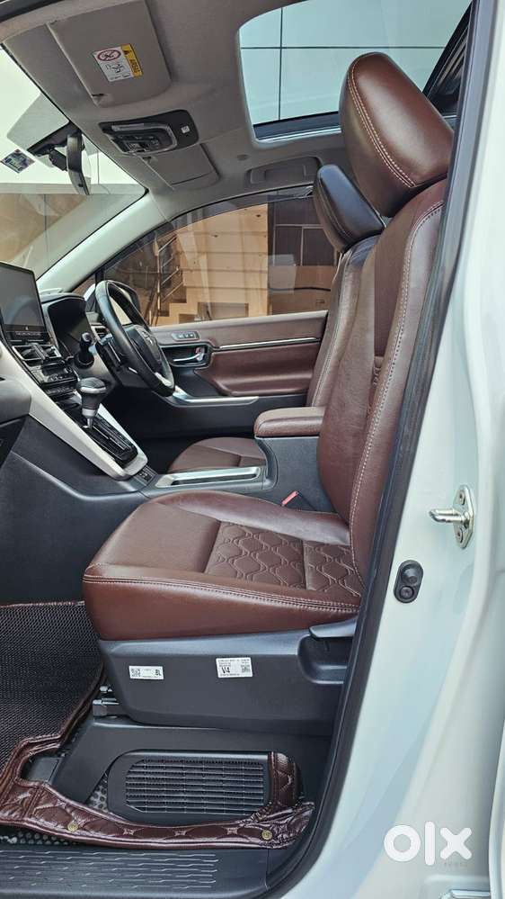 Toyota Innova Hycross 2.0 Zx (o) Hybrid 7 Str, 2025, Petrol
