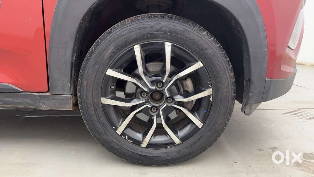 Mahindra Kuv100 Nxt 1.2 K8 Petrol 6 Str Dual Tone, 2017, Petrol