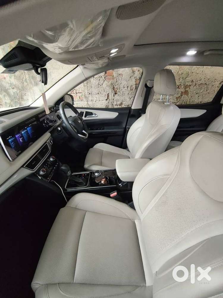 Mahindra Xuv700 2.2 Ax 7 Diesel At Luxury Pack Str Awd, 2022, Diesel