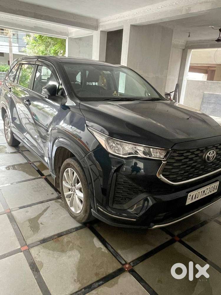 Toyota Innova Hycross (2023)