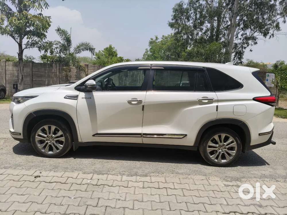 Toyota Innova Hycross 2024 Hybrid Hybrid