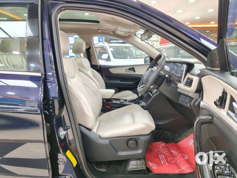 Mahindra Xuv700 2.0 Ax 7 Petrol At Luxury Pack Str, 2022, Petrol