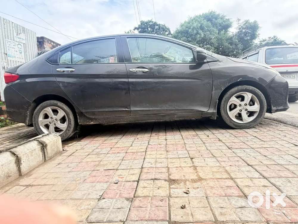Honda City 1.5 Vx 2015 First Owner Sunroof Push Button Start.