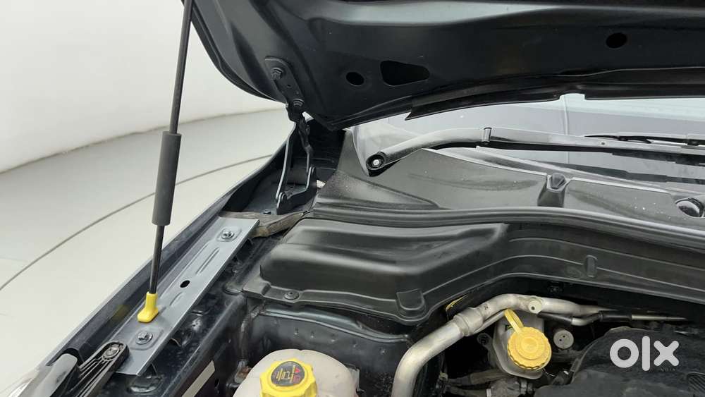 Mahindra Xuv300 W8, 2022, Petrol