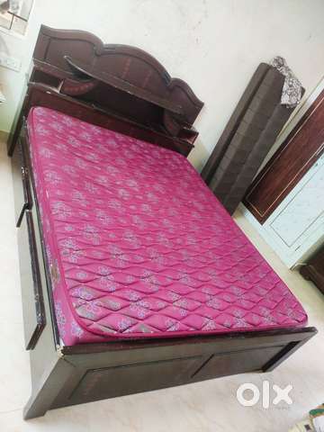 Wooden deals cot olx