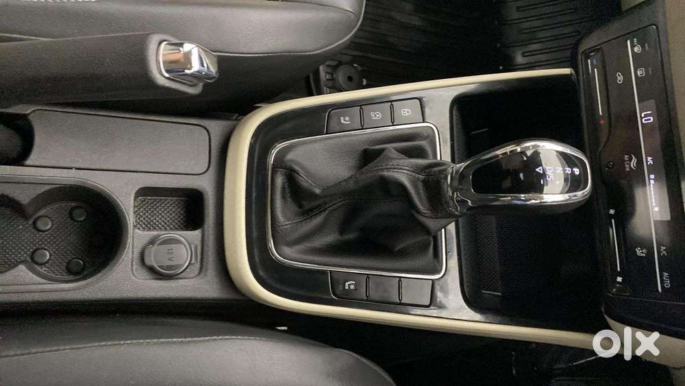 Skoda Slavia 1.0 Tsi Style At, 2022, Petrol
